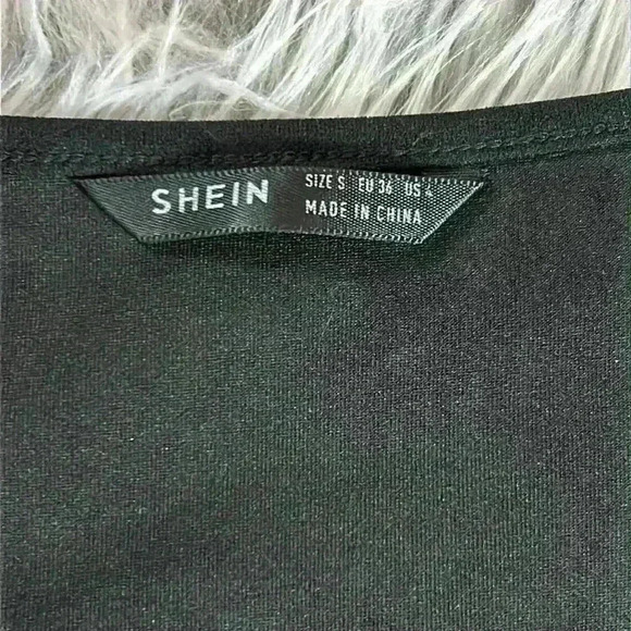 SHEIN Ruched Bust Hook-And-Eye Front Asymmetrical Crop Top - Picture 5 of 7